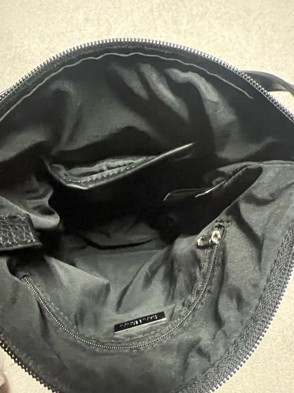 Giani Bernini Pebbled Crossbody - Picture 7 of 7